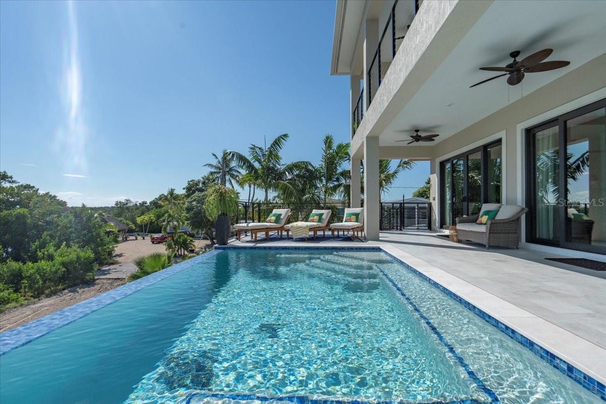 TB8452489 Property Photo