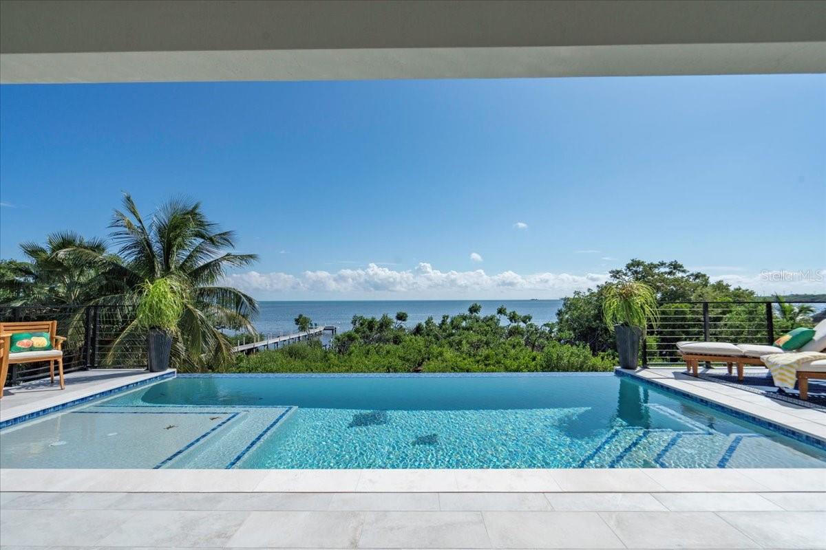 TB8452489 Property Photo