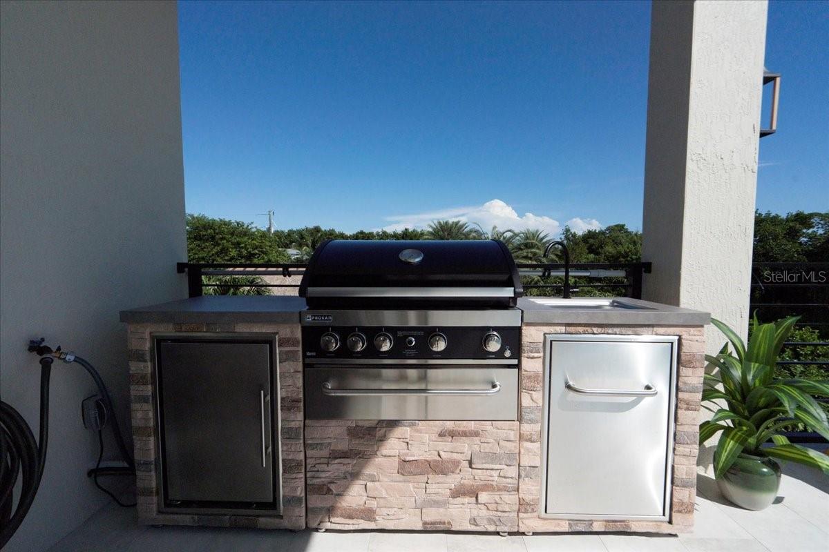 TB8452489 Property Photo