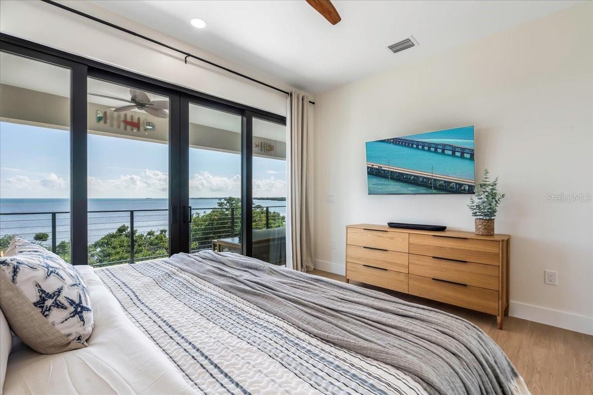 TB8452489 Property Photo