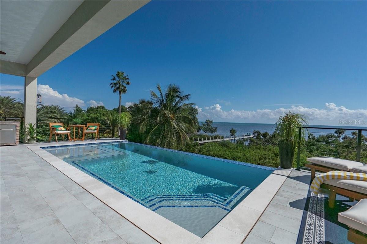 TB8452489 Property Photo