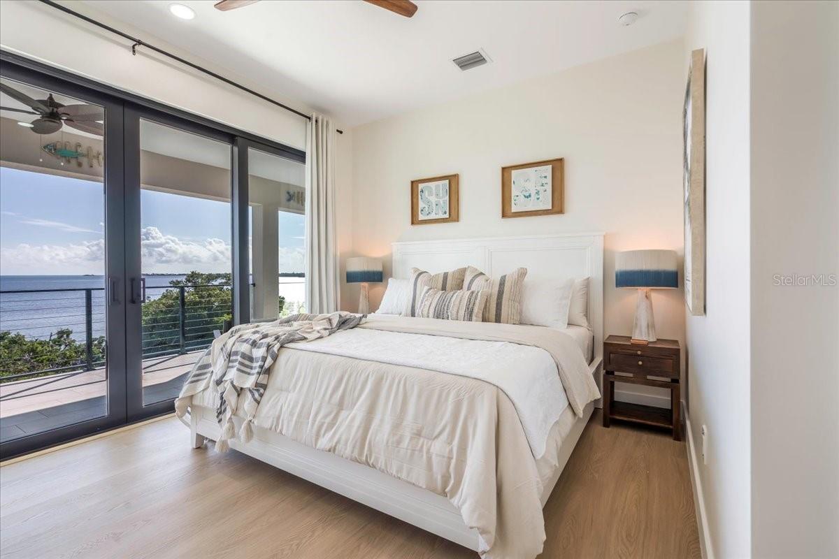 TB8452489 Property Photo