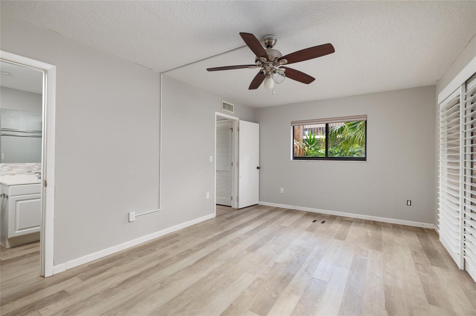 TB8452499 Property Photo