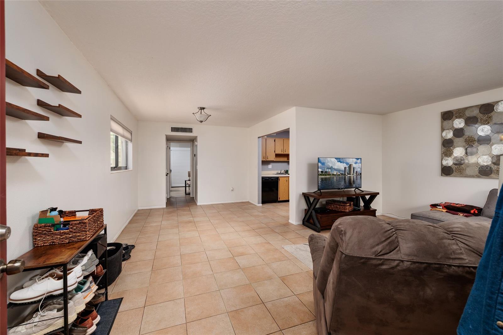 TB8452499 Property Photo