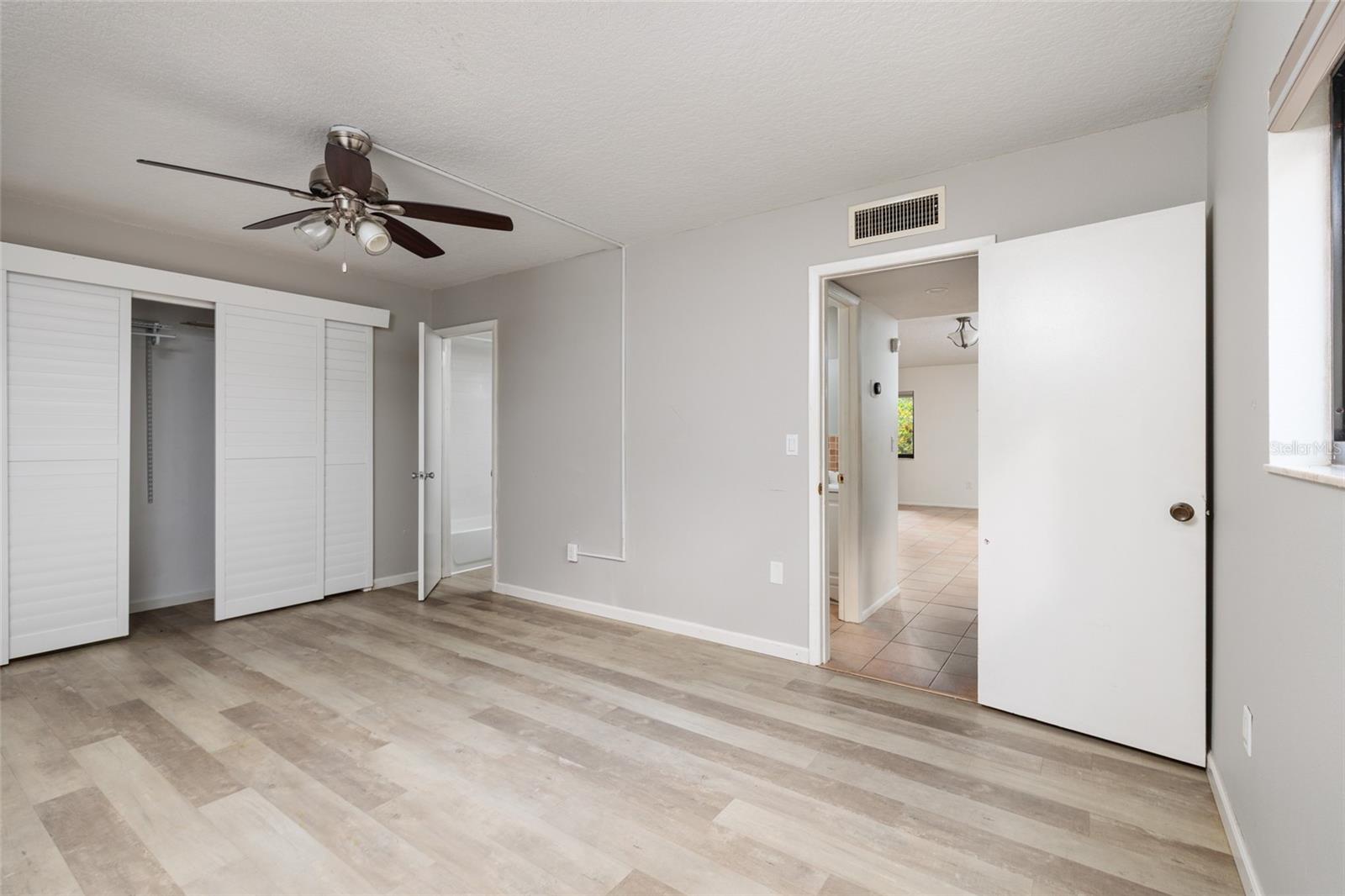 TB8452499 Property Photo