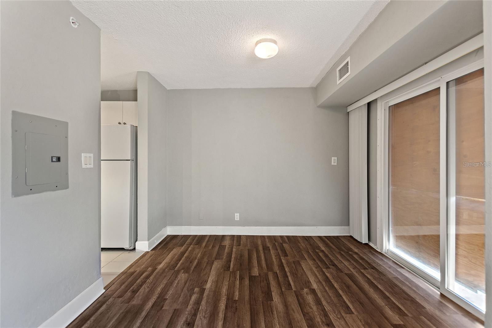 TB8452539 Property Photo