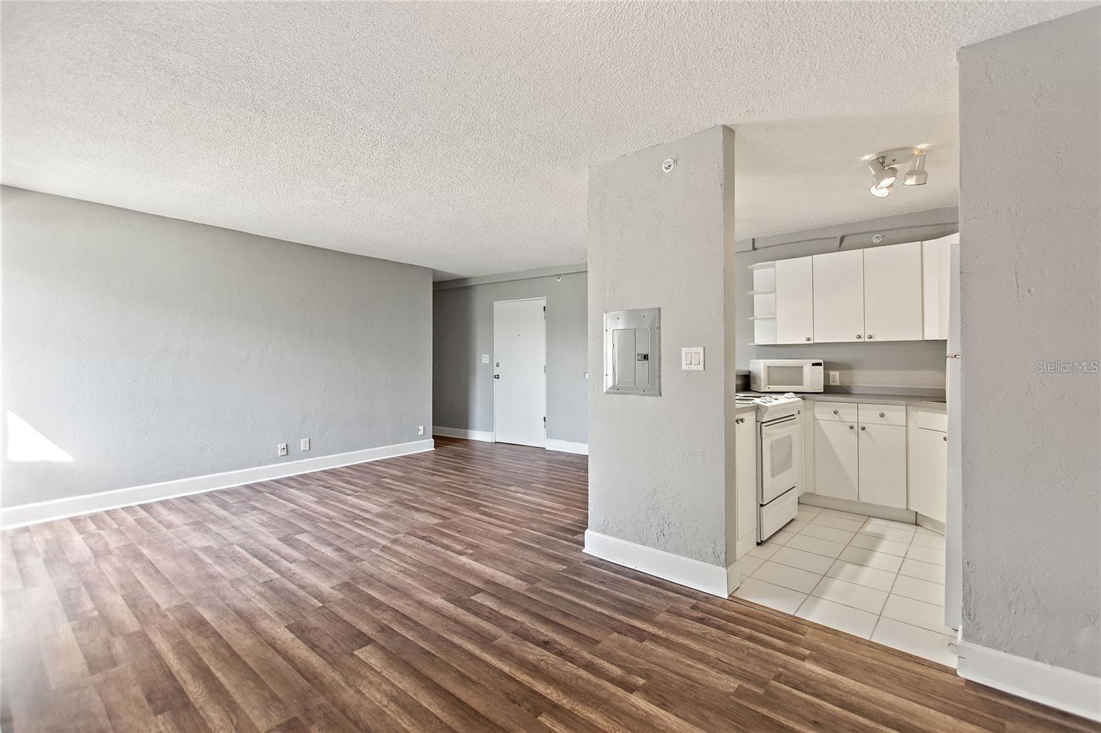 TB8452539 Property Photo