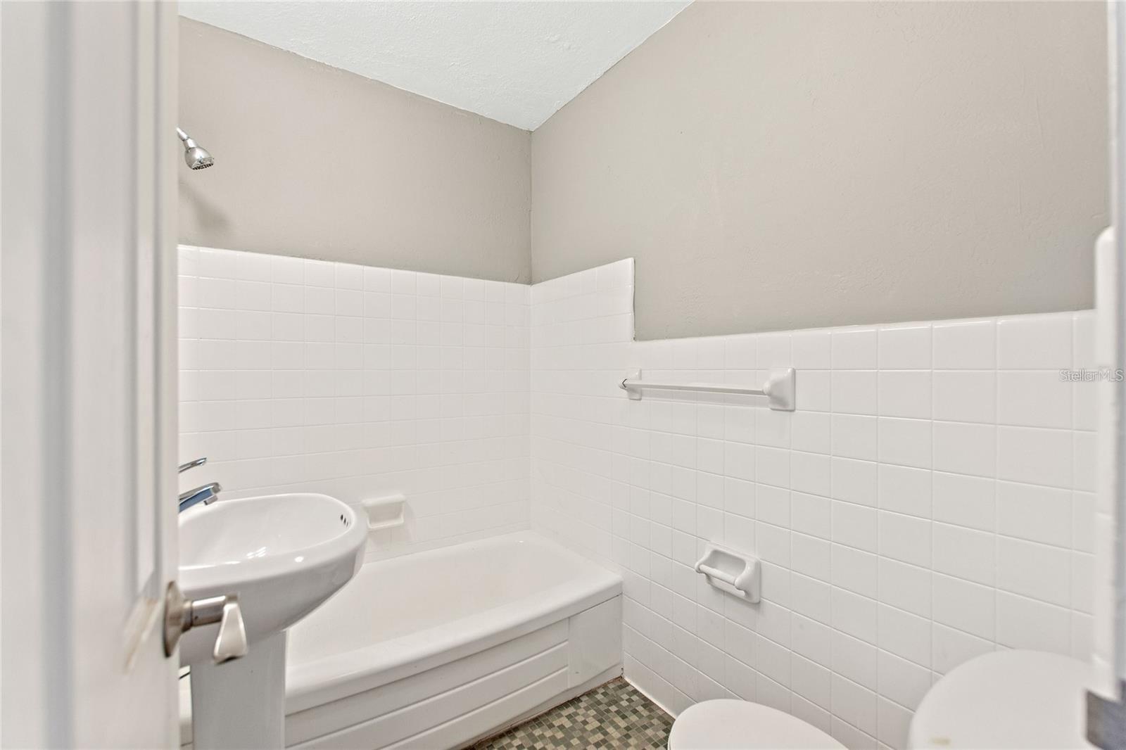 TB8452539 Property Photo