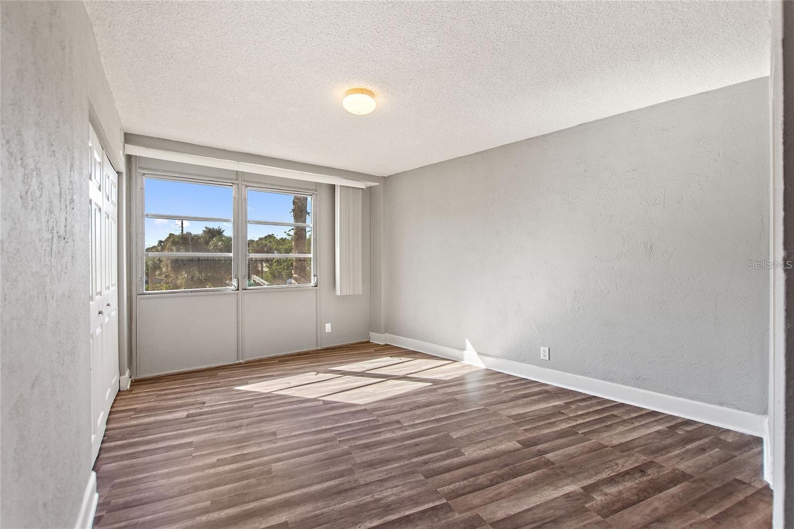 TB8452539 Property Photo