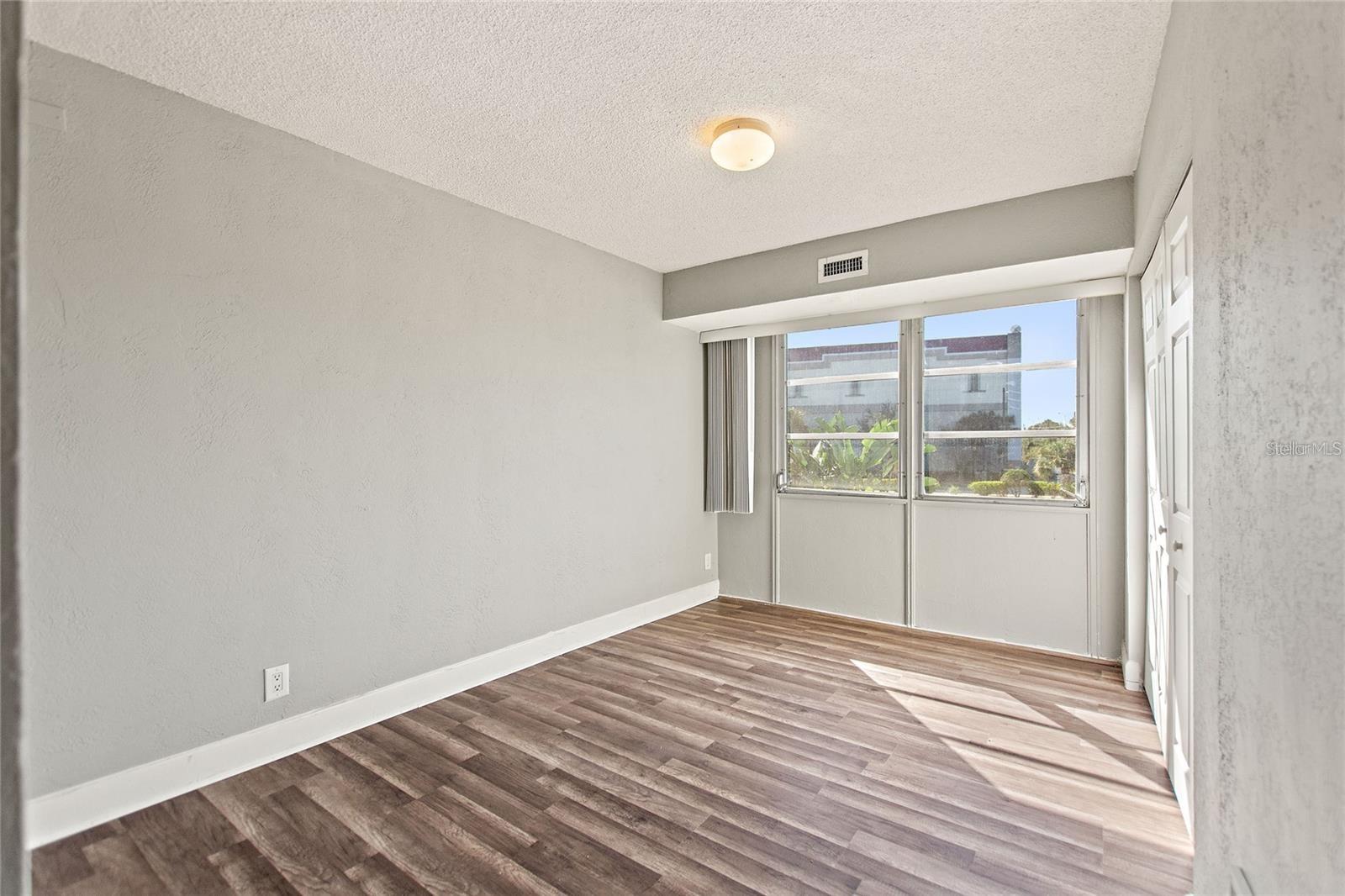 TB8452539 Property Photo