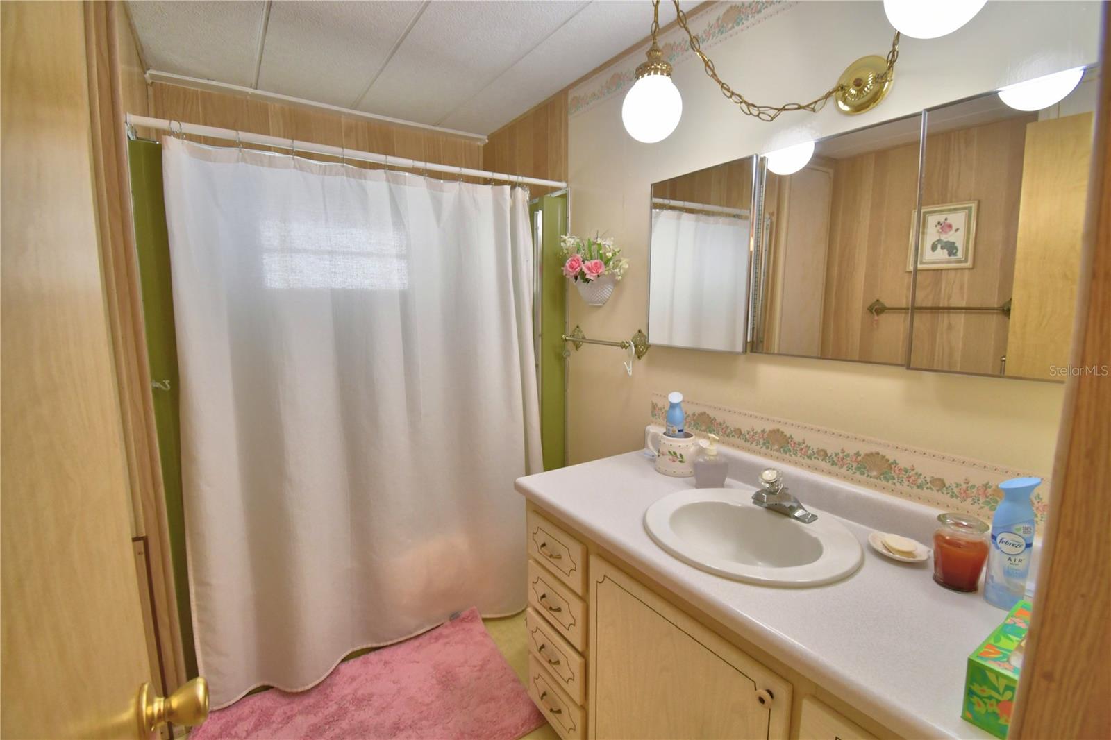 P4937169 Property Photo