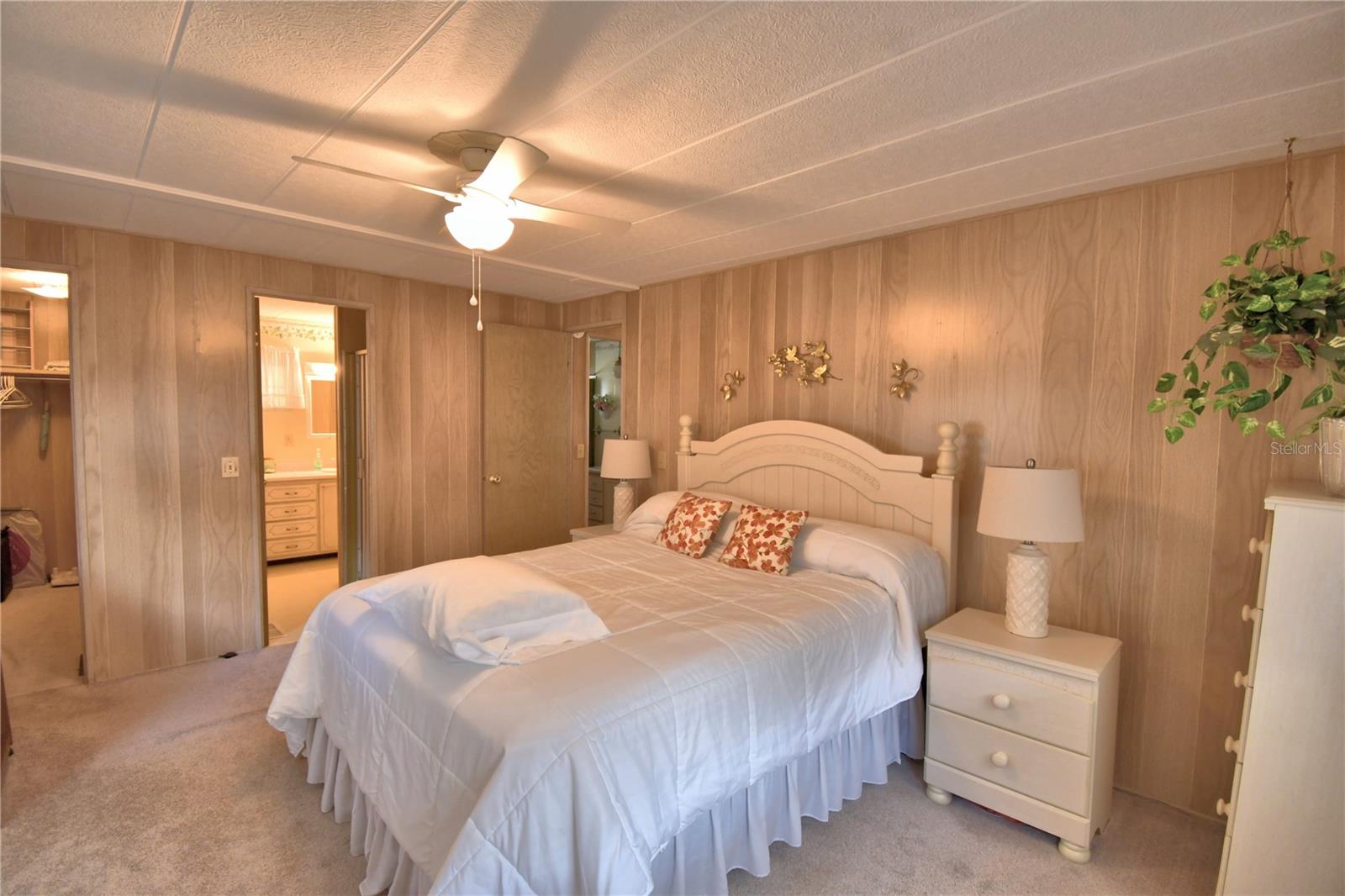 P4937169 Property Photo