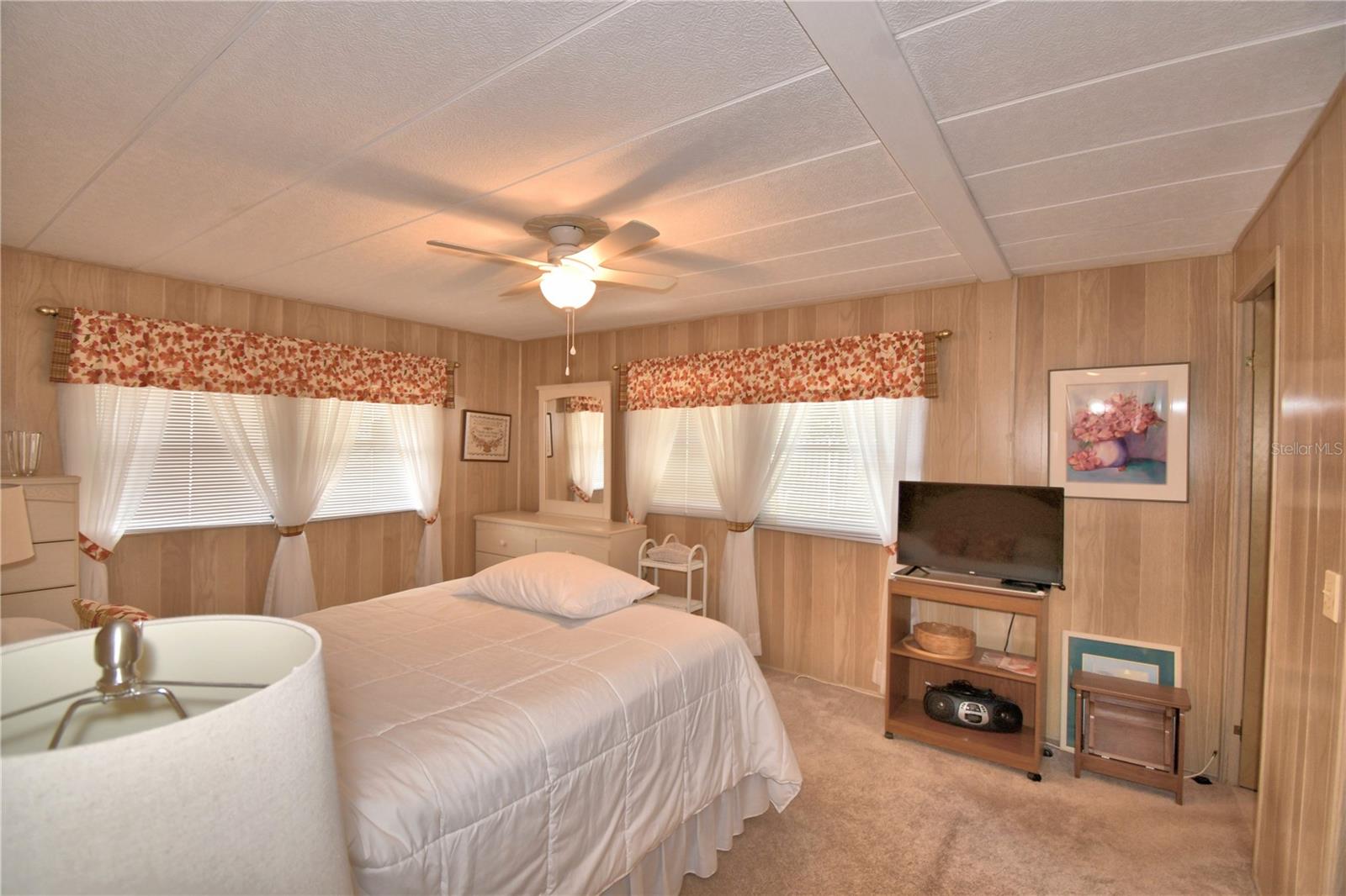 P4937169 Property Photo