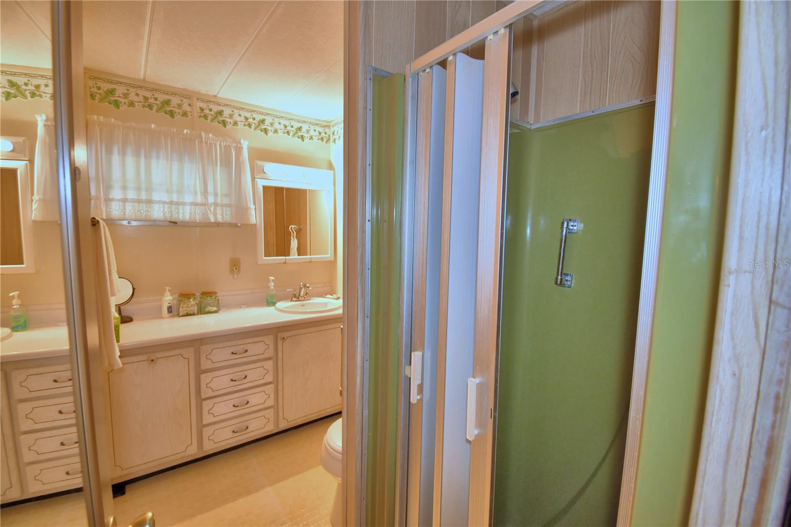 P4937169 Property Photo