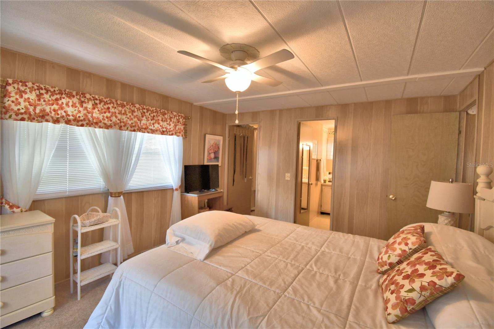 P4937169 Property Photo