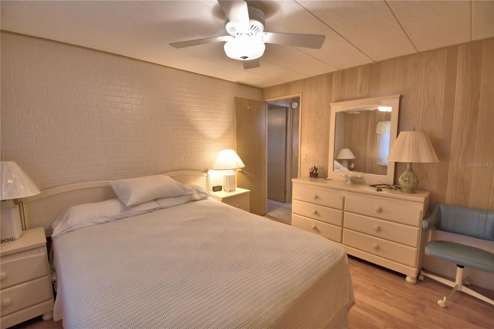 P4937169 Property Photo