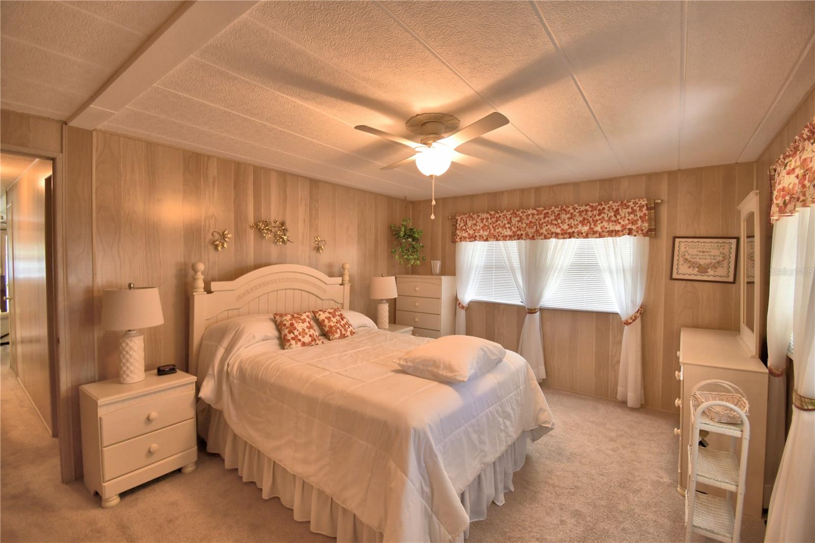 P4937169 Property Photo