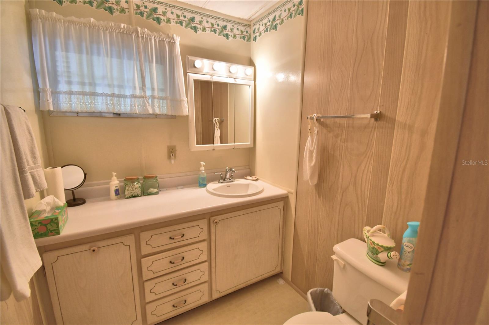 P4937169 Property Photo