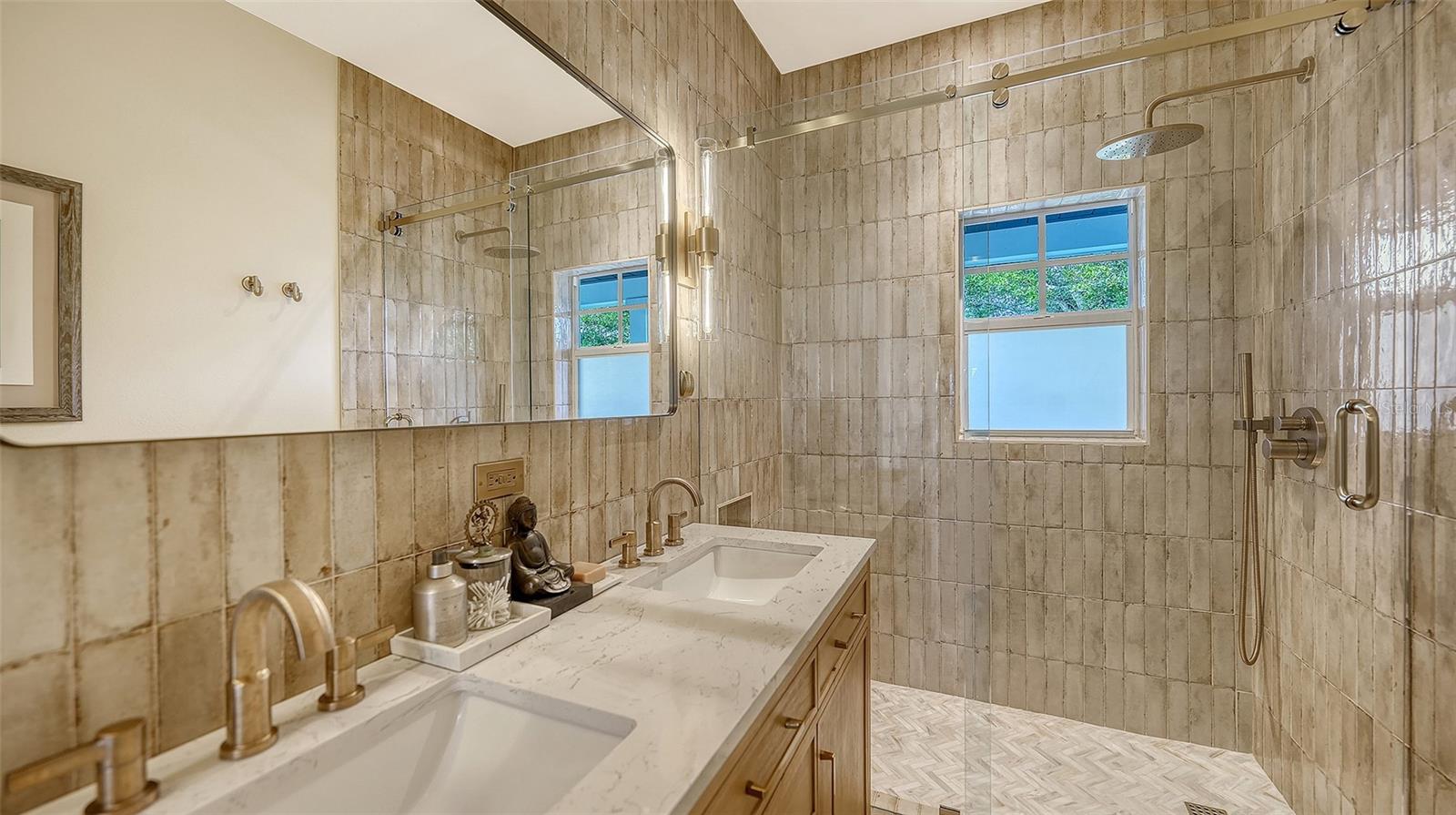 A4673742 Property Photo