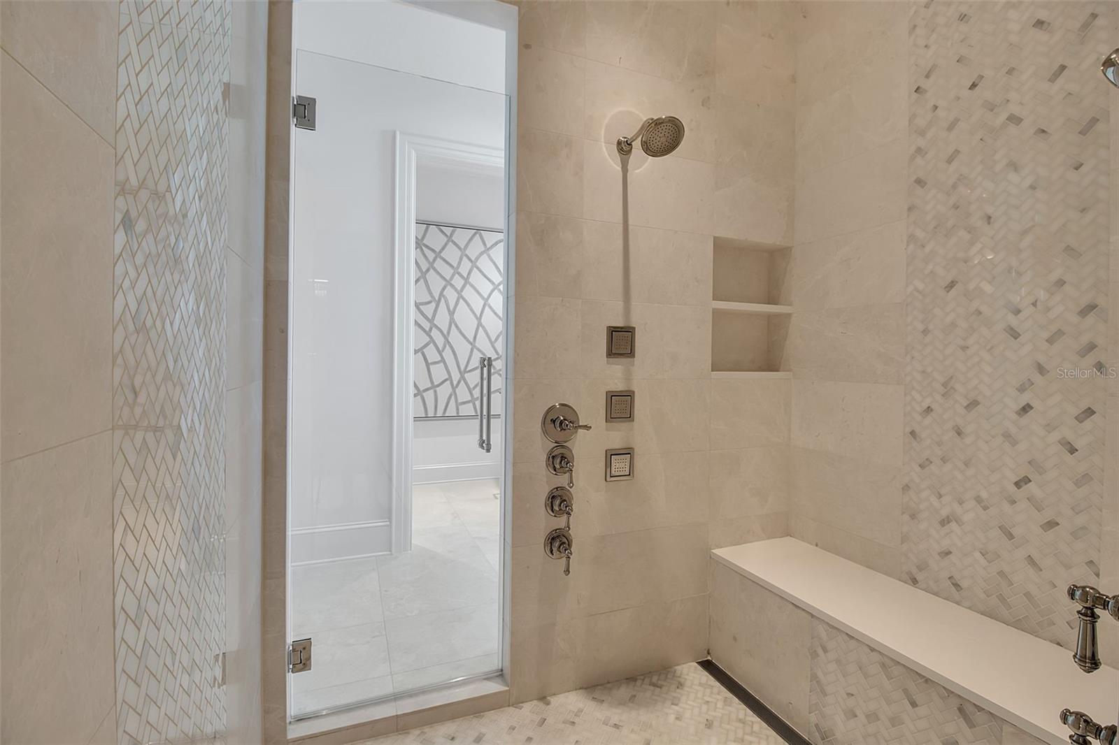 A4673754 Property Photo