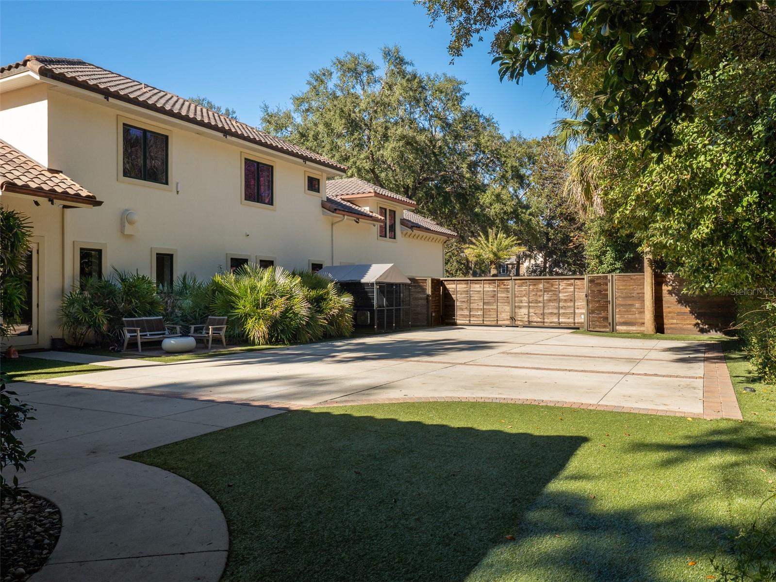 GC535728 Property Photo