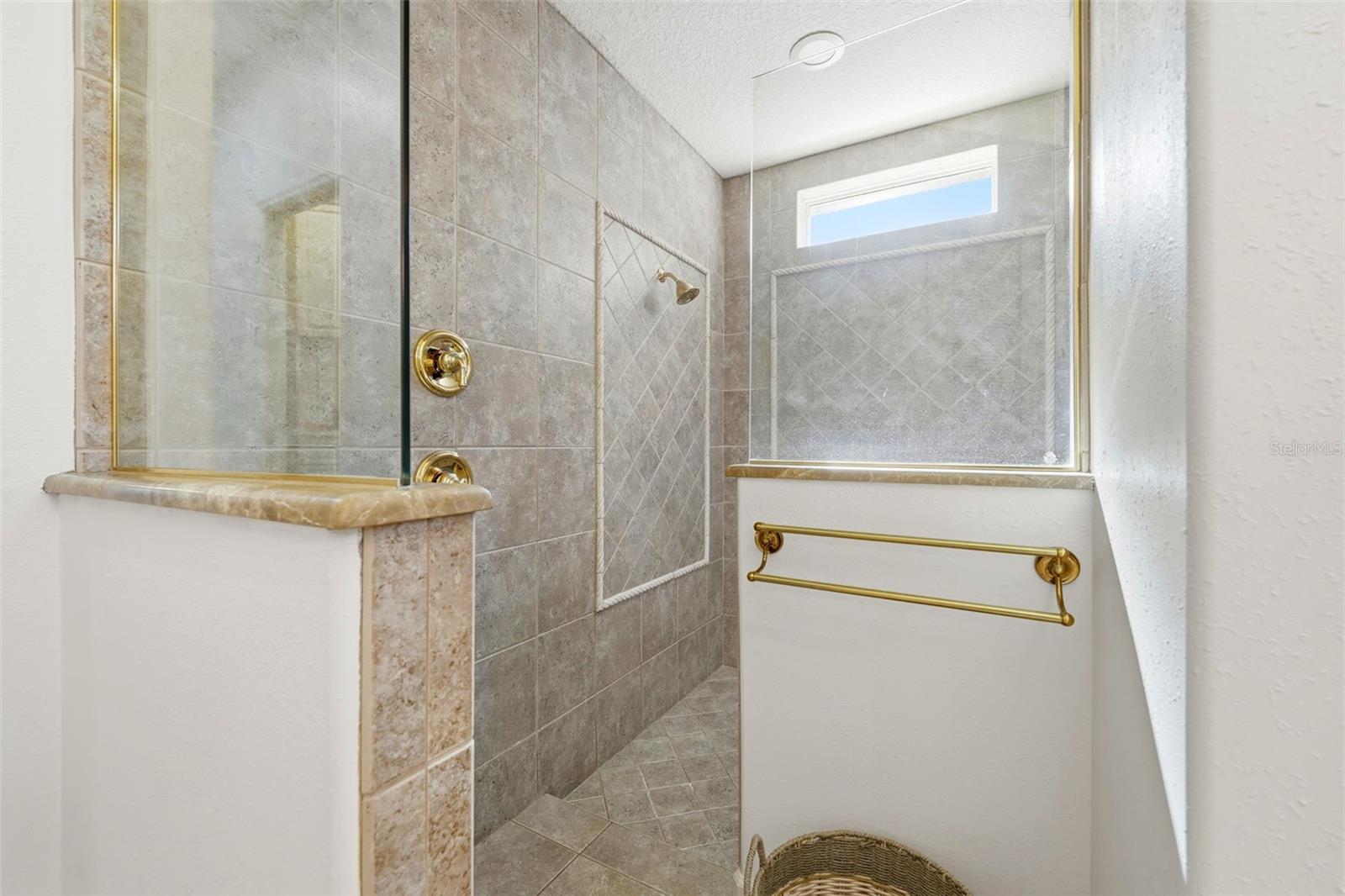 O6364283 Property Photo