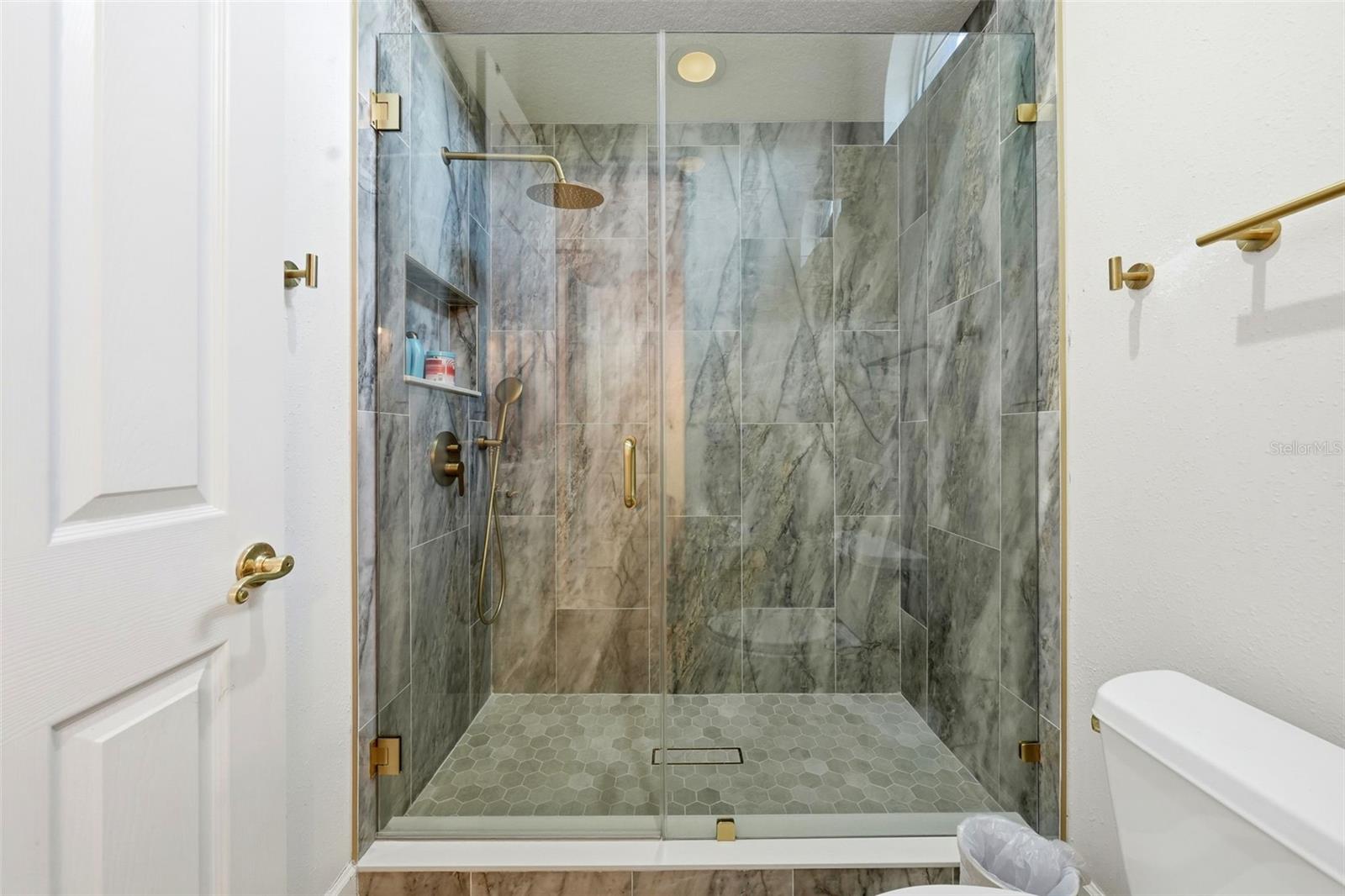 O6364283 Property Photo