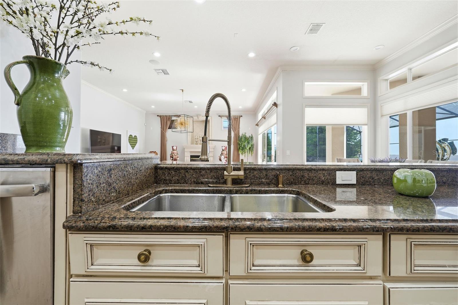 O6364283 Property Photo