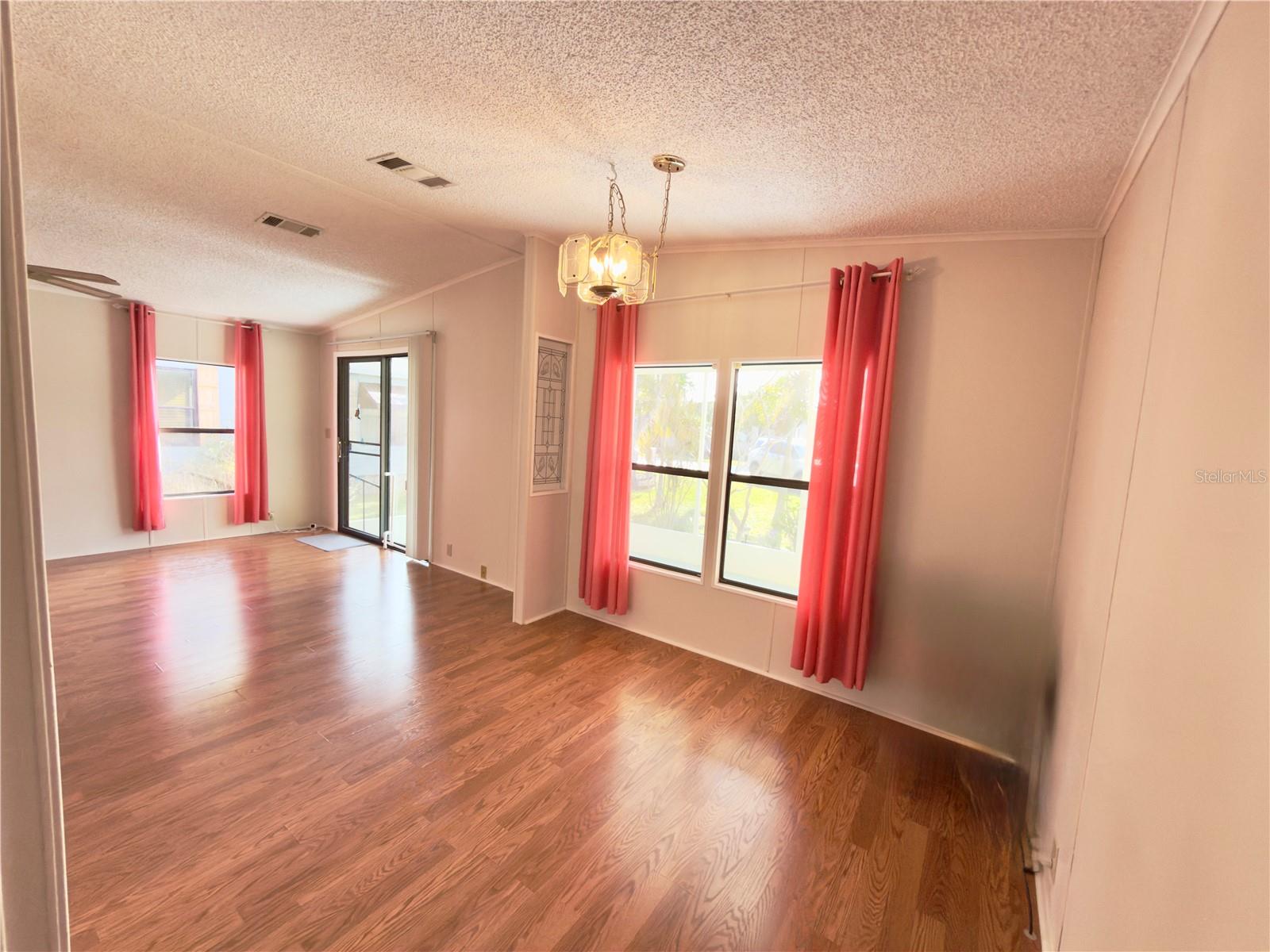 O6364373 Property Photo