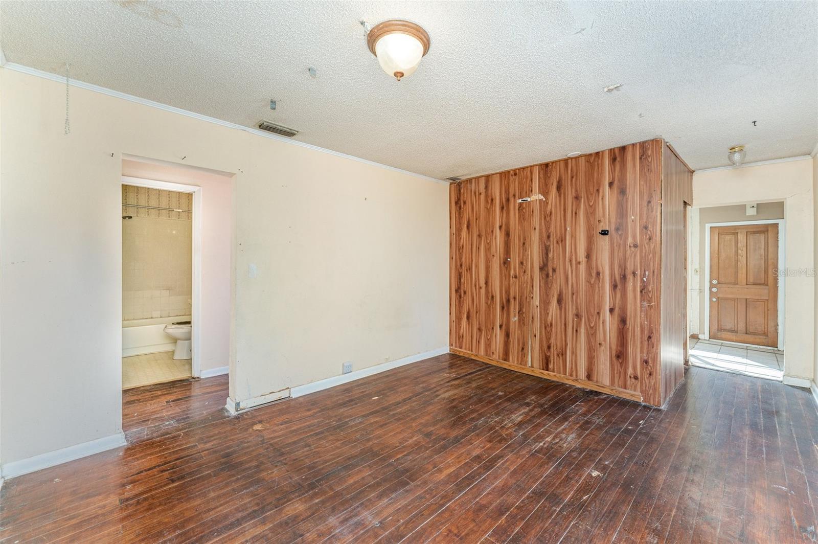 TB8452822 Property Photo