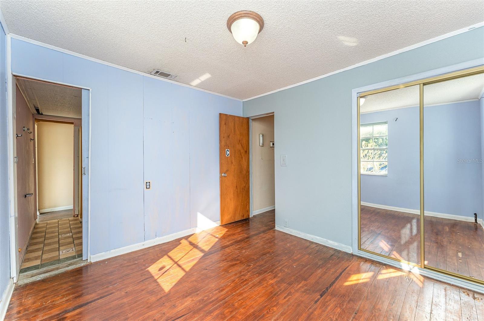 TB8452822 Property Photo