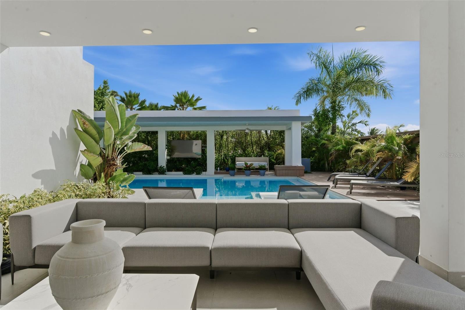 PR9117735 Property Photo