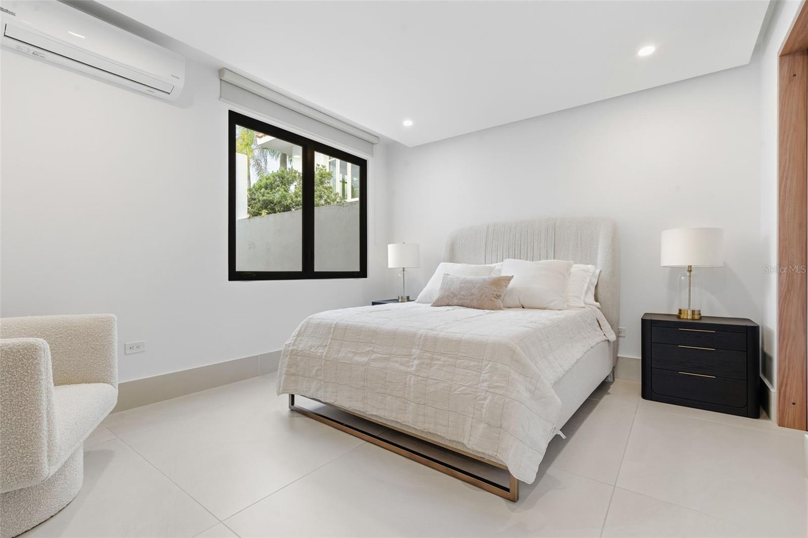 PR9117735 Property Photo