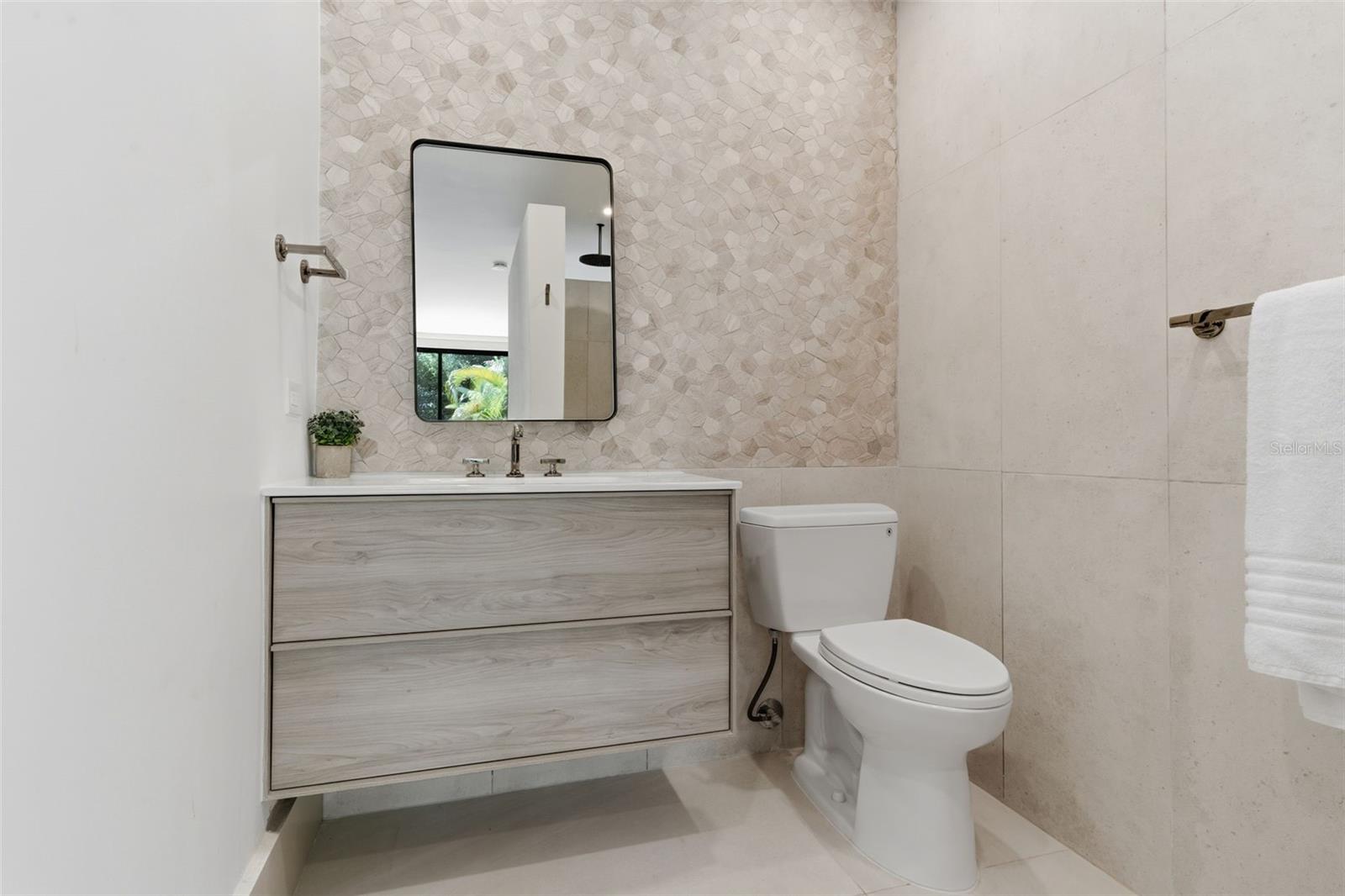 PR9117735 Property Photo