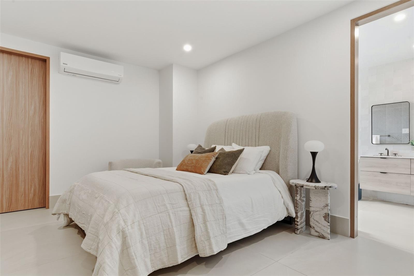 PR9117735 Property Photo