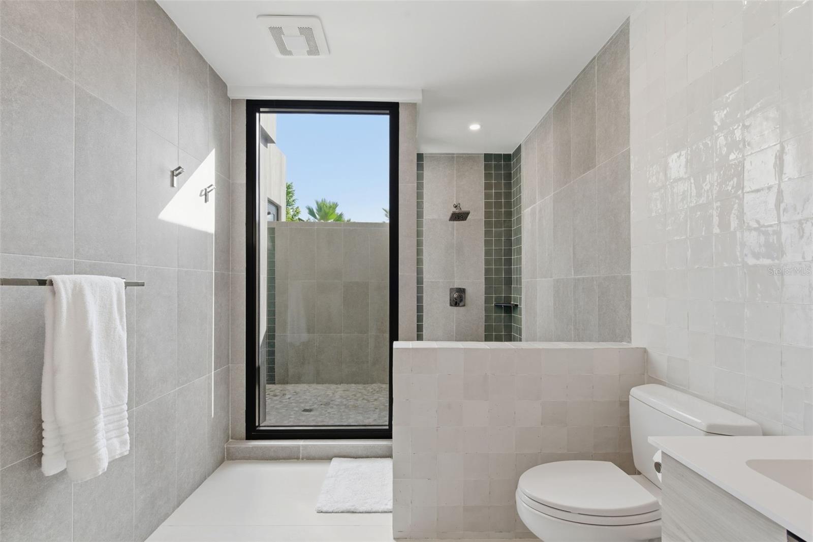 PR9117735 Property Photo