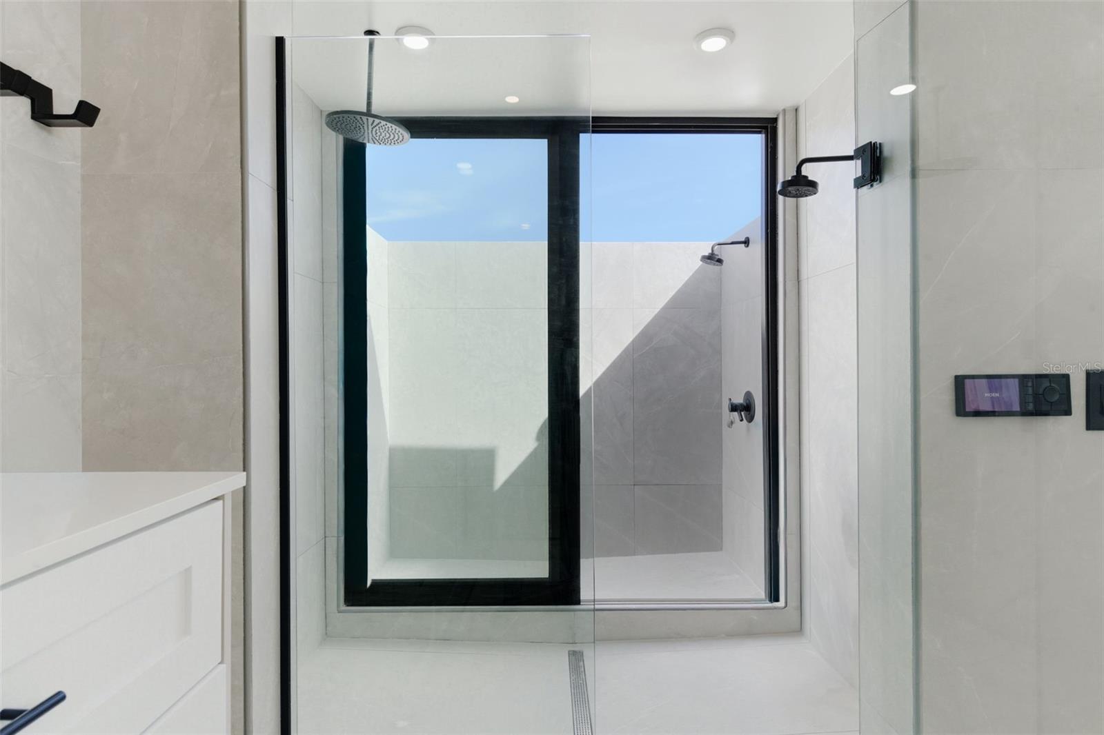 PR9117735 Property Photo