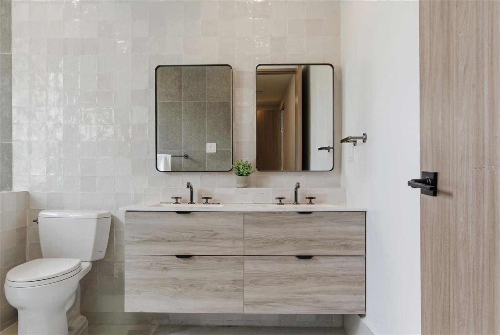 PR9117735 Property Photo