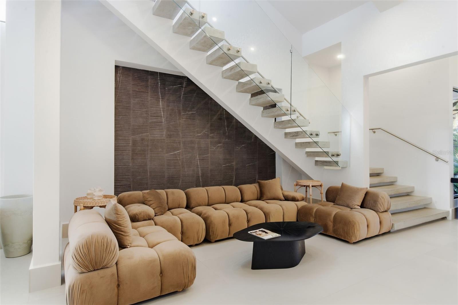 PR9117735 Property Photo