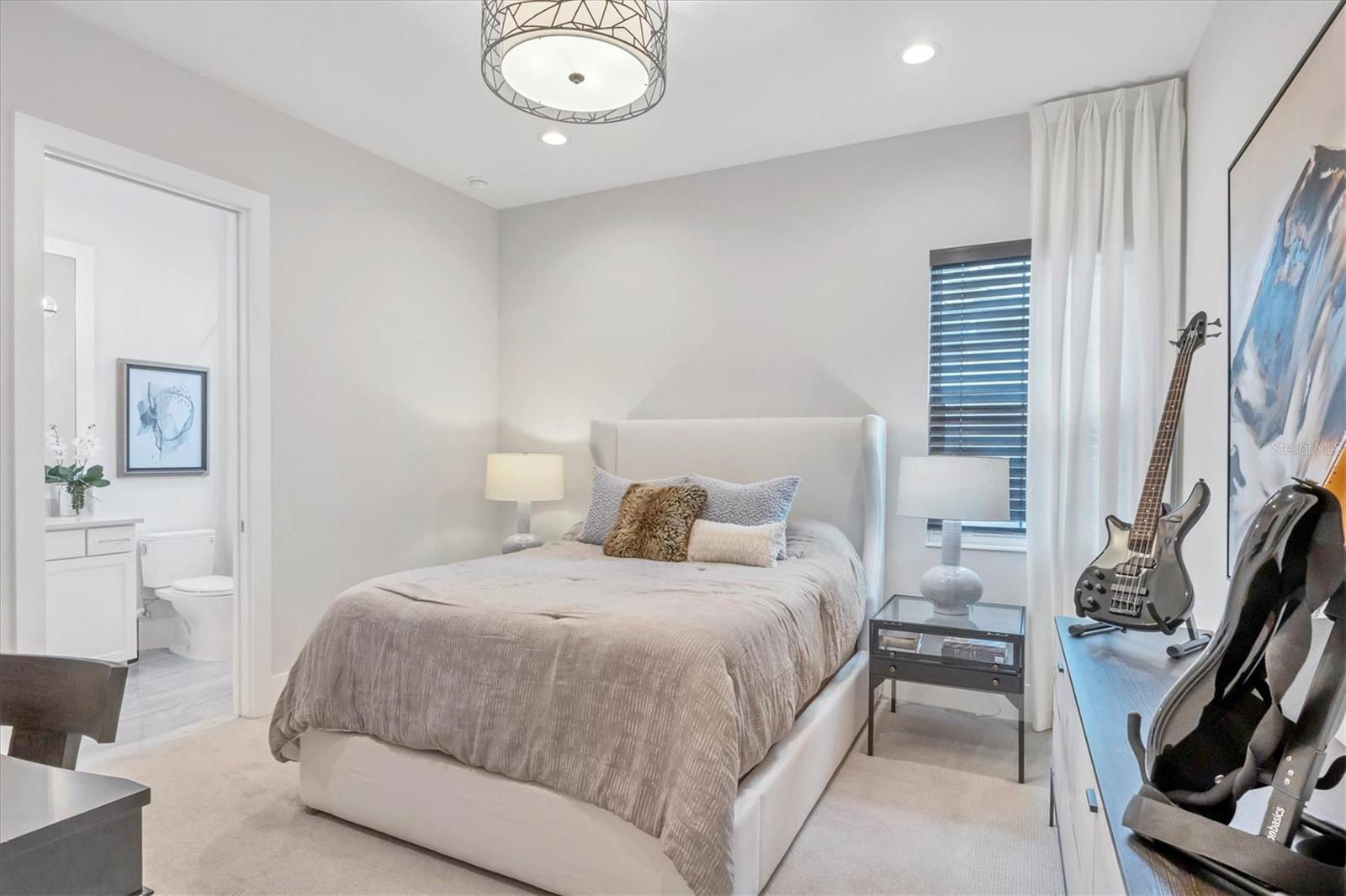 A4673843 Property Photo