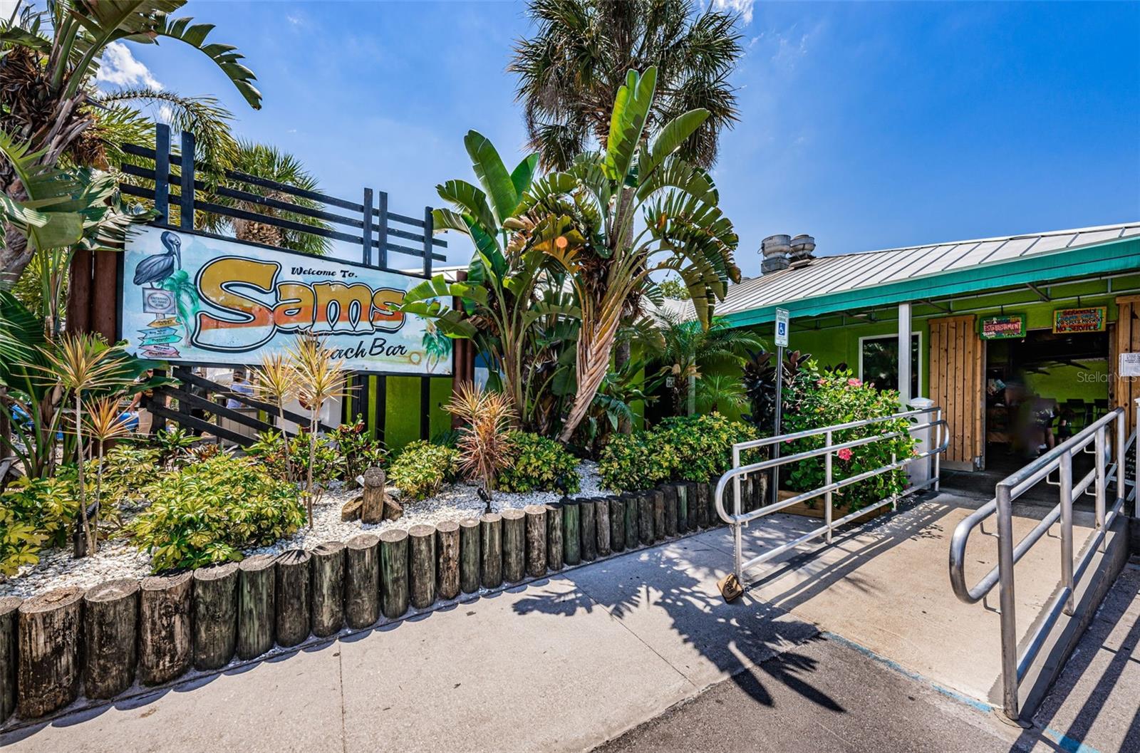 Waterfront Dining at Sams Beach Bar