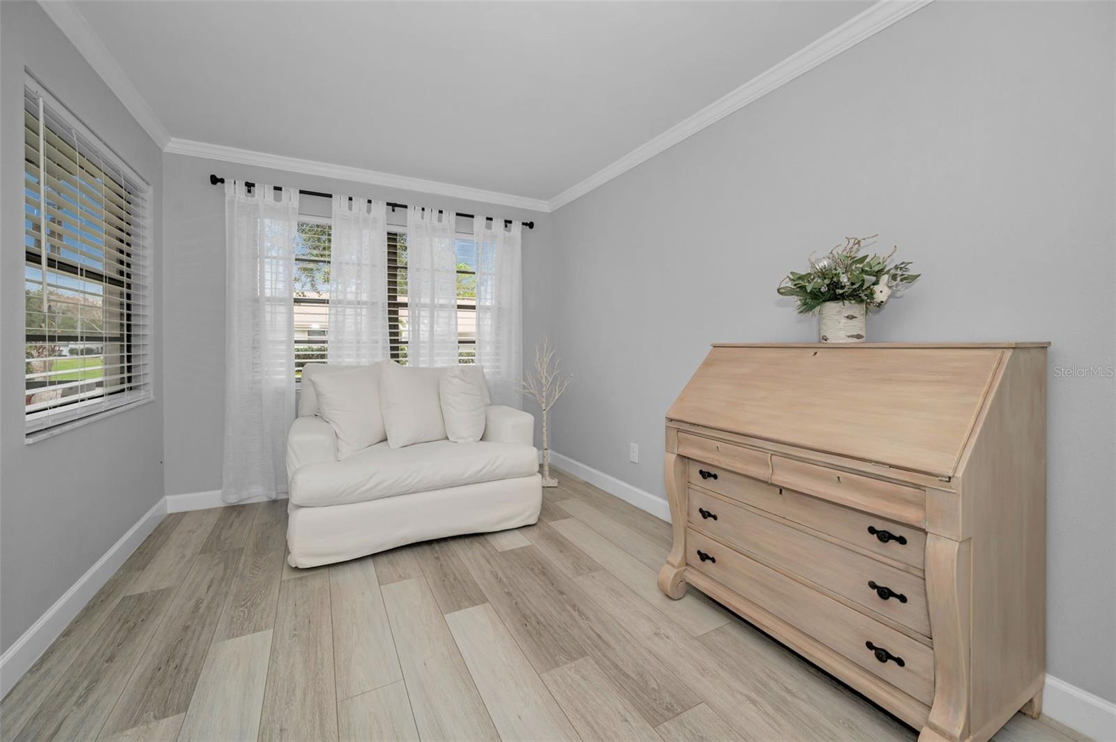 Sitting Area/Office Nook