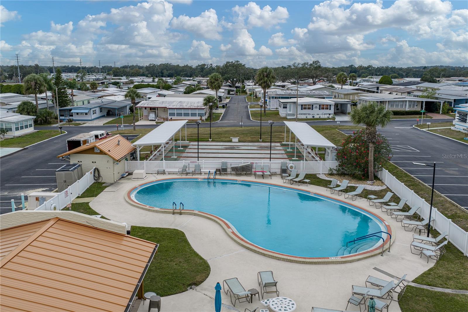 TB8453012 Property Photo