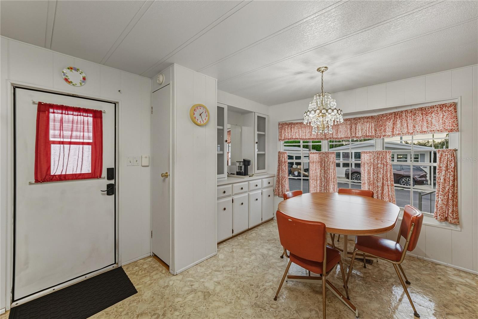 TB8453012 Property Photo