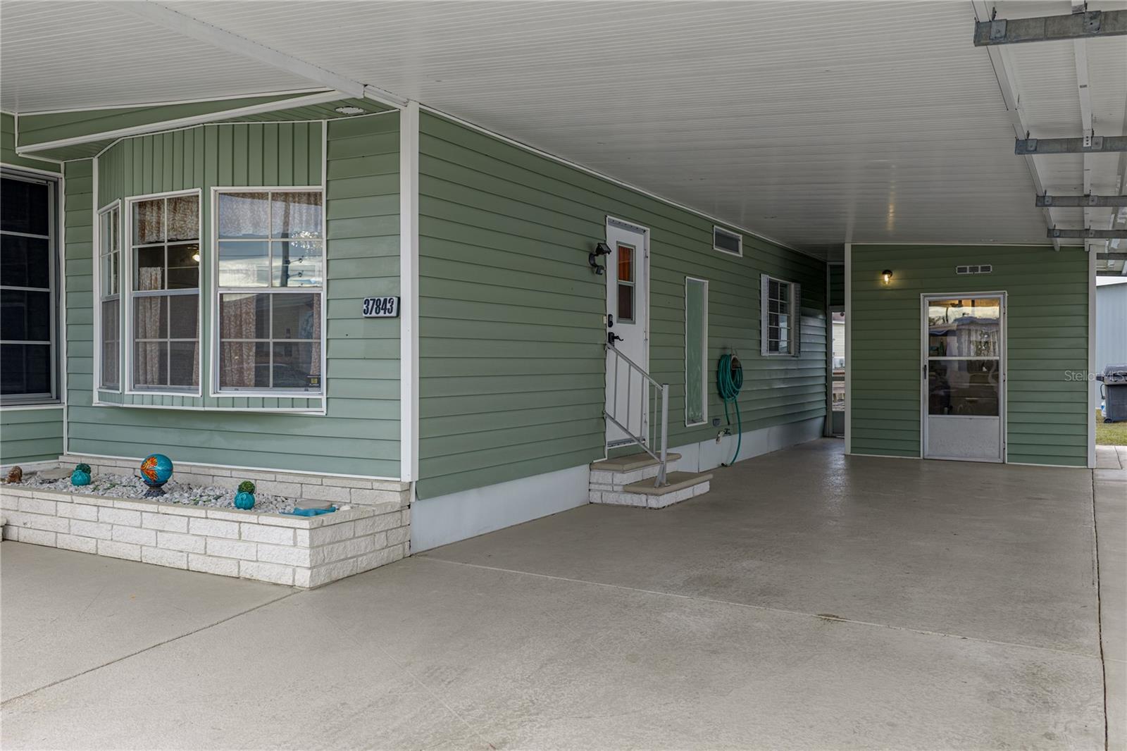 TB8453012 Property Photo