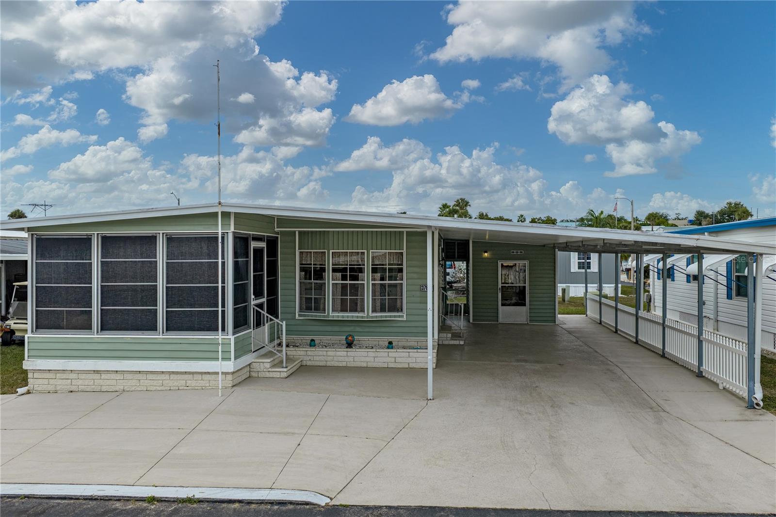 TB8453012 Property Photo