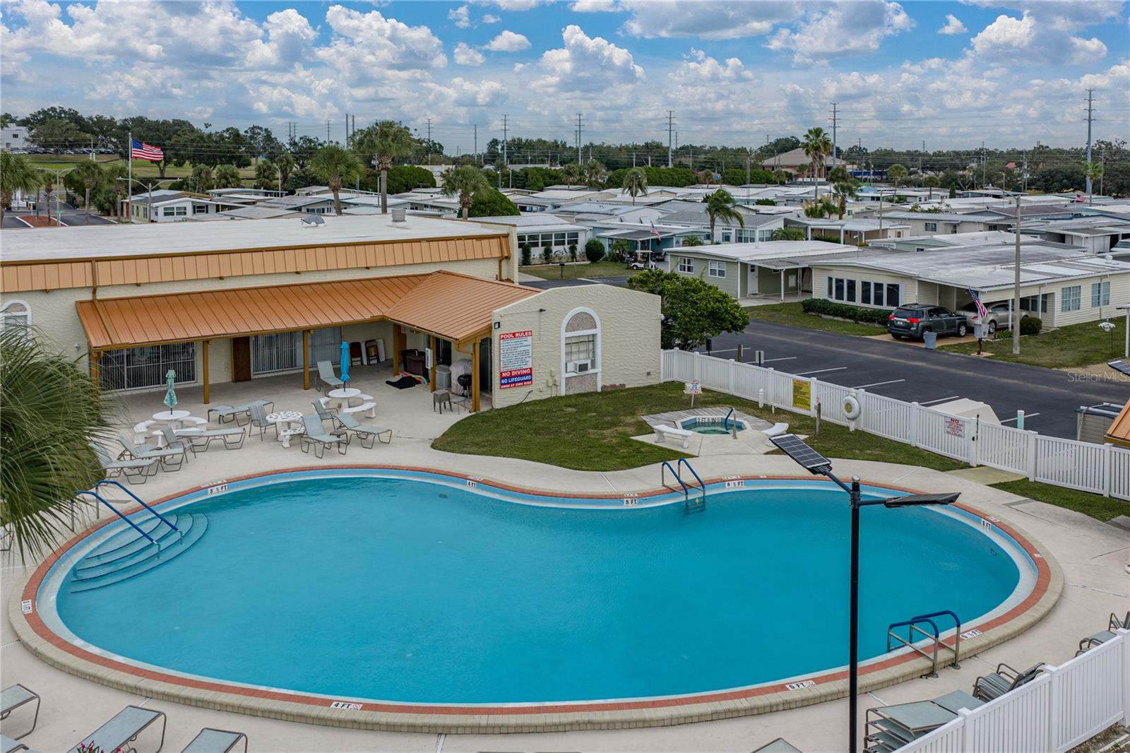 TB8453012 Property Photo