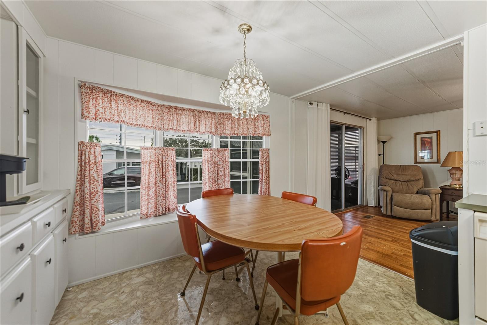 TB8453012 Property Photo