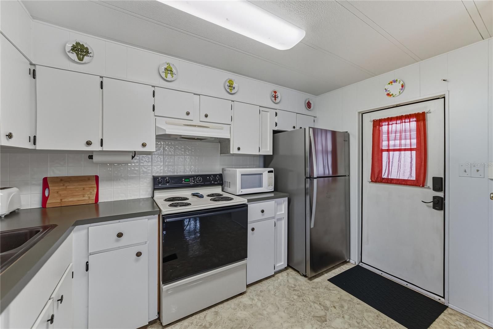 TB8453012 Property Photo