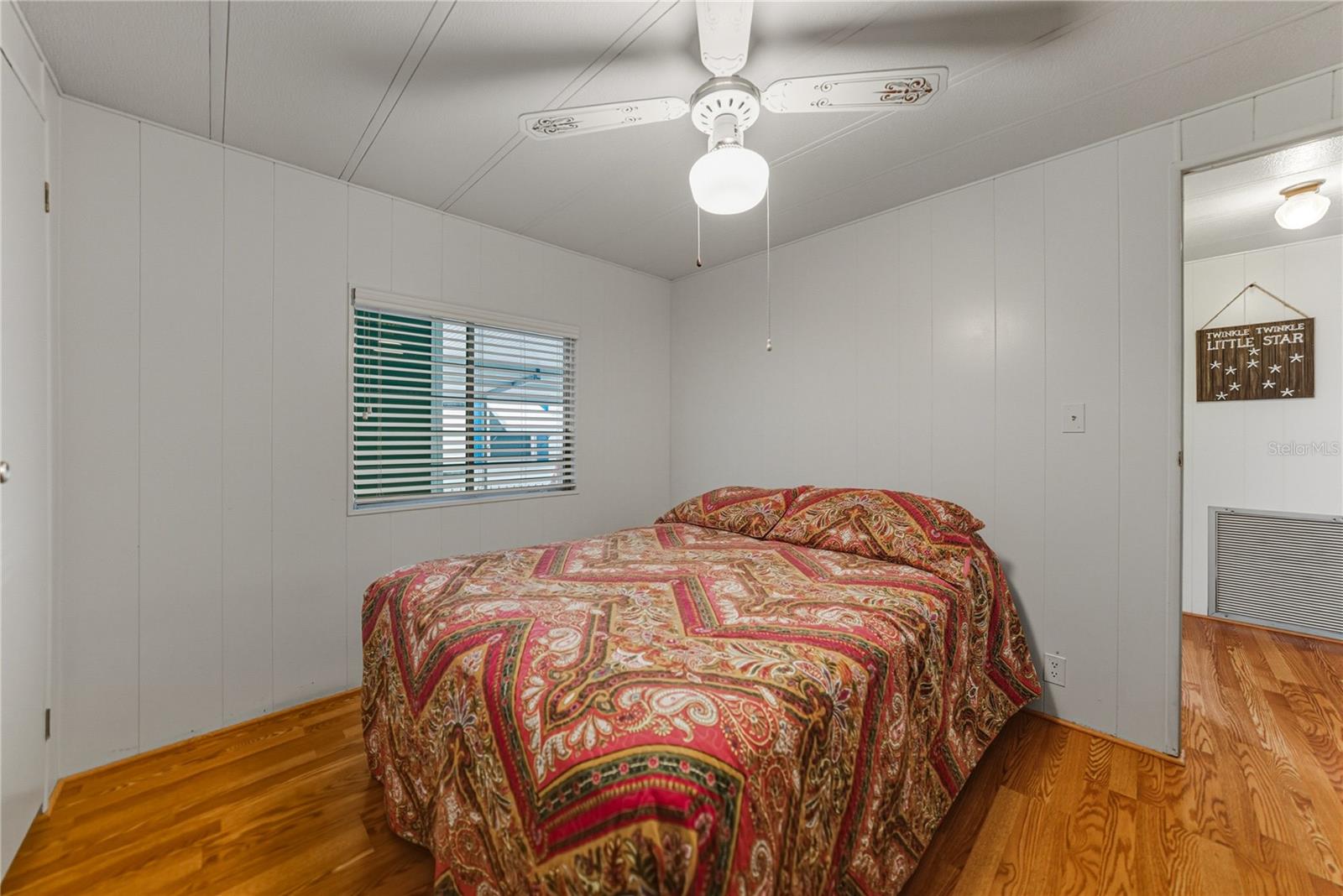 TB8453012 Property Photo